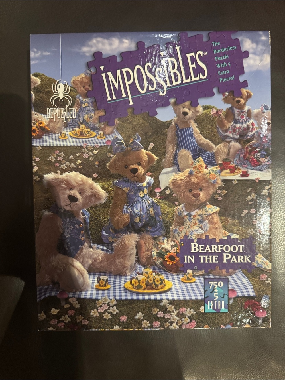 Impossibles Borderless Puzzle 750 + 5 Extra Pcs Bearfoot in the park 1996
